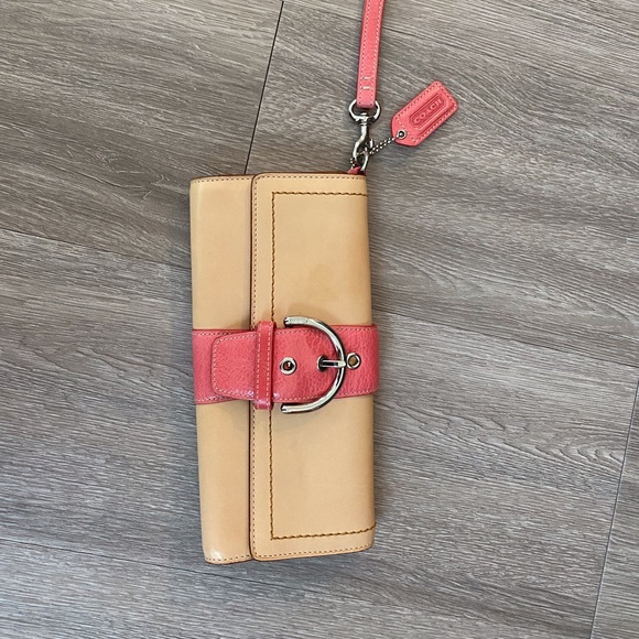 Coach Vintage clutch tan leather with pink accent - Picture 1 of 11